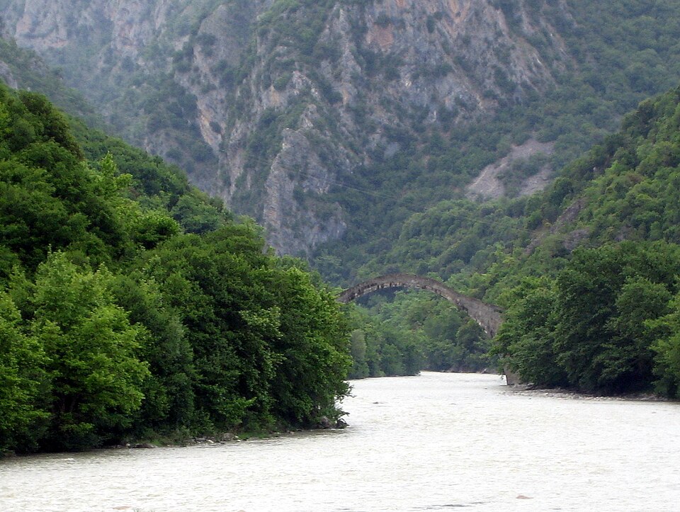 The stone Plaka Bridge over the Arachthos