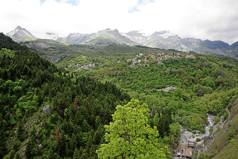 Vista verso Theodoriana e le montagne